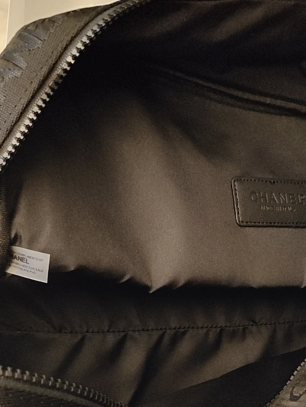 Black Nylon With White Branding Unisex Travel/Gym Bag. - Picture 12 of 12